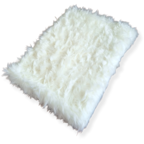 Angora tppe hvid med gummibagside 140 x 100