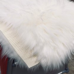 Angora tppe hvid med gummibagside 140 x 100