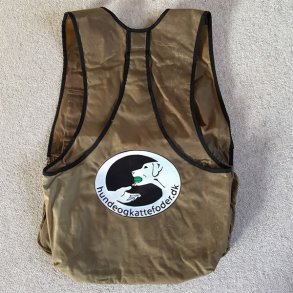 Firedog dummyvest Hunter oilskin lys kaki logo Bestillingsvare